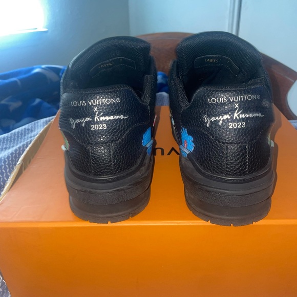 Louis Vuitton - Picture 2 of 4